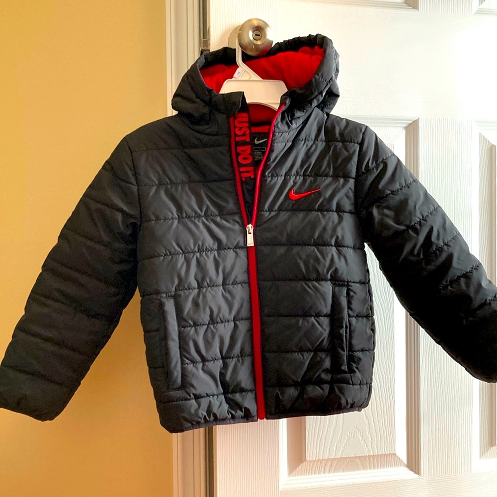 NIKE fleece lined hoodie jacket with front zipper closure and 2 side pockets